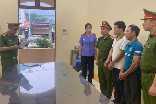 Tuyên Quang: Khởi tố 2 đối tượng làm giả đăng ký xe, bán biển số 'đẹp' lừa người dân