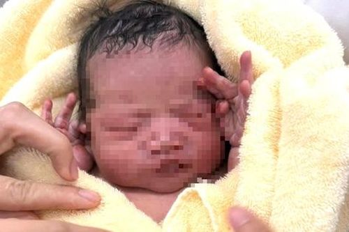 Tìm thân nhân bé gái sơ sinh bị bỏ rơi tại chùa Vạn Ninh