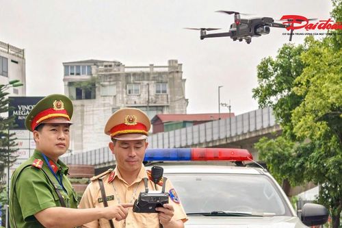 Hà Nội siết chặt vi phạm dừng đỗ: CSGT dùng flycam, camera AI giám sát