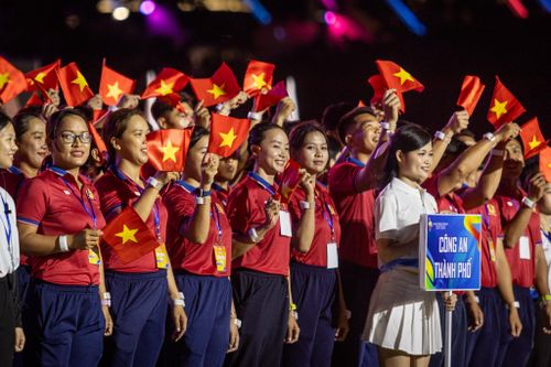 Hàng nghìn người diễu hành, rước đuốc khai mạc Đại hội TDTT TP.HCM