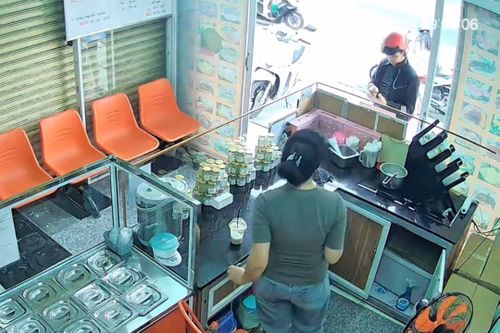 Khách mua bát cháo 20.000 đồng chuyển nhầm thành 20 triệu đồng