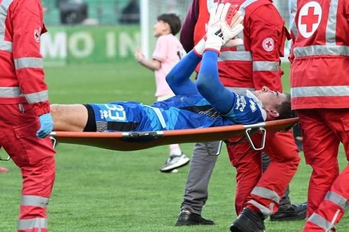 Con trai Klinsmann gãy đốt sống cổ