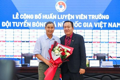 Kỳ vọng và áp lực cho HLV Hoàng Văn Phúc