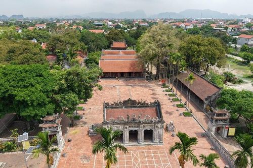 Chiêm ngưỡng báu vật nghìn năm ở đền Thánh Nguyễn