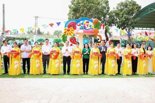 Cần Thơ trao tặng sân chơi cho Trường Mẫu giáo Vĩnh Viễn 1