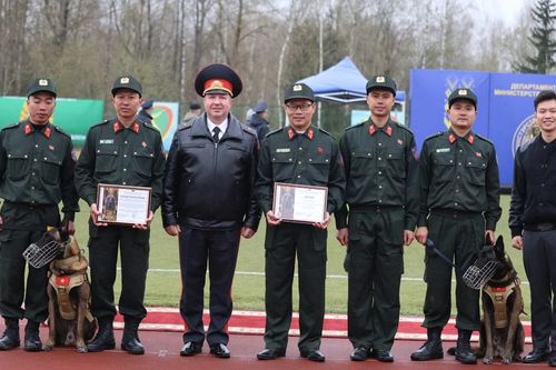Cảnh sát cơ động Việt Nam giành giải quốc tế huấn luyện chó nghiệp vụ