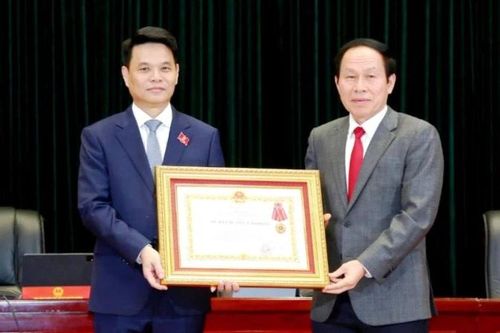 Phó Thủ tướng Lê Tiến Châu trao khen thưởng cấp Nhà nước cho Bí thư Thành ủy Hải Phòng