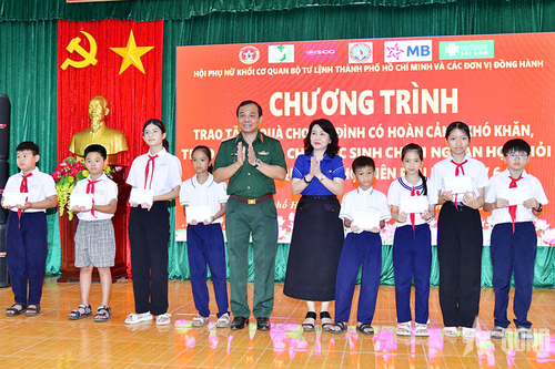 Bộ tư lệnh TP Hồ Chí Minh 'về nguồn', tri ân tại Côn Đảo