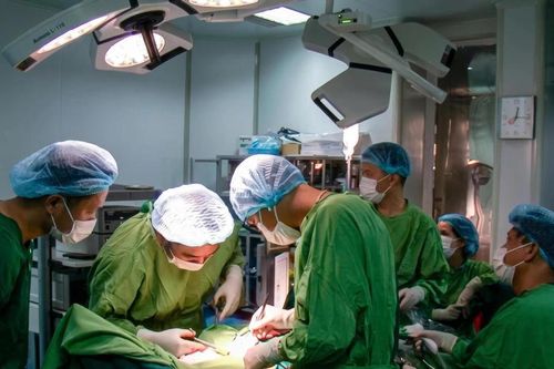 Bệnh viện Đa khoa tỉnh Quảng Trị phẫu thuật thành công cùng lúc hai khối ung thư nguyên phát