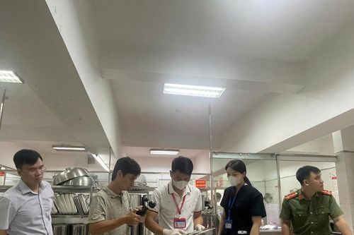 Siết chặt an toàn thực phẩm học đường: Đột xuất kiểm tra bếp ăn Trường THCS Nghĩa Tân từ rạng sáng