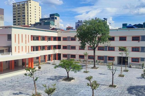 Học sinh Hà Nội thiếu nơi học, nhiều dự án trường vẫn là 'đất trống'