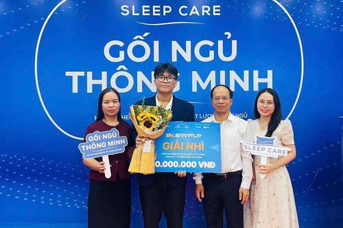 Học sinh Hà Nội dùng gối thông minh AI giải quyết bài toán mất ngủ, giành giải Nhì cuộc thi Khởi nghiệp quốc gia