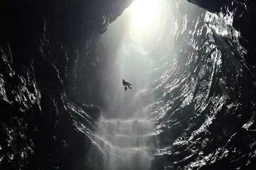 Phát hiện hang động mới có thác nước sâu khoảng 350m tại Phong Nha - Kẻ Bàng