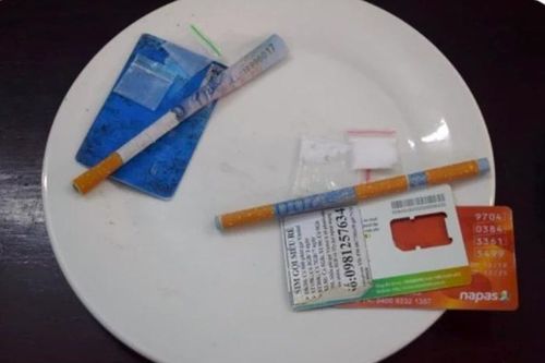 Cựu phó chủ tịch phường ở Hà Nội khởi xướng vụ gọi 2 tiếp viên quán hát đến nhà nghỉ 'xào ke'