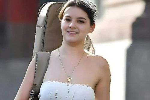 Suri Cruise ở tuổi 20