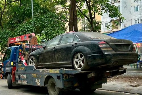 Công an thông tin về xe ô tô S63 bị 'bỏ quên' 10 năm ở vỉa hè ở Hà Nội