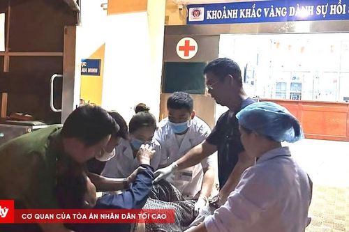 Hỗ trợ đưa nạn nhân tai nạn giao thông đi cấp cứu kịp thời