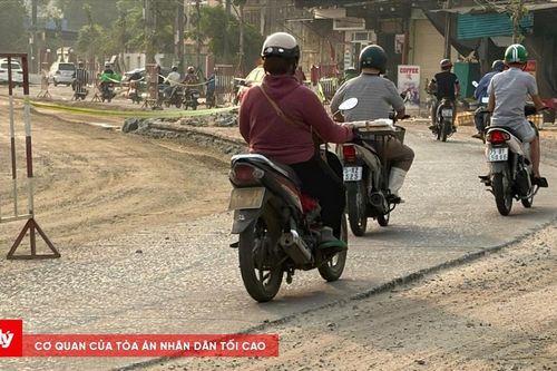 Bụi mù, kẹt xe bủa vây cửa ngõ chợ đầu mối lớn nhất Huế