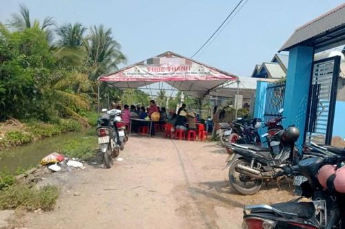 Bé trai 2 tuổi ngã xuống mương nước trước nhà tử vong