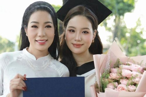 Vợ Công Lý giản dị vẫn xinh, NSND Trịnh Kim Chi khoe con gái 'như hoa hậu'