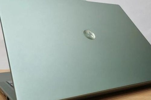Motorola gia nhập thị trường laptop với sản phẩm không hề 'làm cho có'