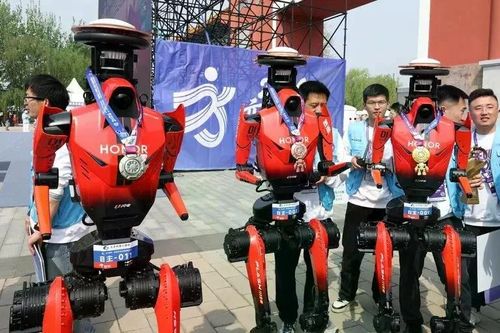Robot hình người Trung Quốc chạy bán marathon phá kỷ lục của con người