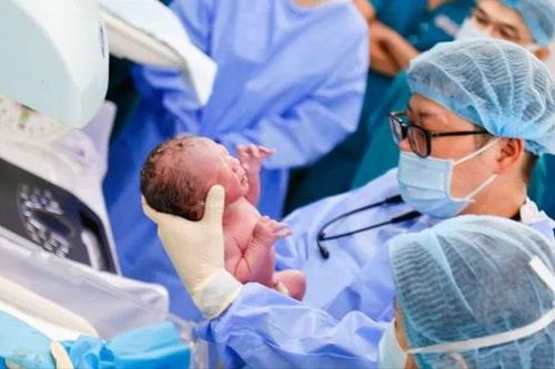 TPHCM đã chuyển khoản 5 triệu đồng cho người sinh đủ 2 con