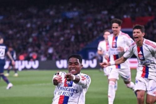 Endrick tỏa sáng giúp Lyon đánh bại PSG 2-1 ngay tại Parc des Princes