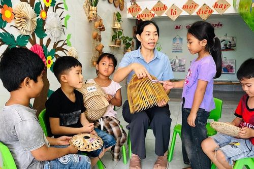 Giúp trẻ vùng dân tộc thiểu số vững tiếng Việt từ bậc mầm non