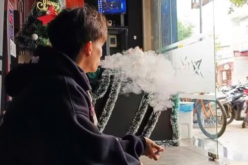 Từ 15-5, chứa chấp người khác sử dụng thuốc lá điện tử có thể bị xử phạt đến 10 triệu đồng
