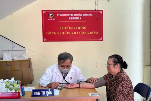 Hội Đông y tỉnh Khánh Hòa khám bệnh từ thiện cho hơn 50 người cao tuổi