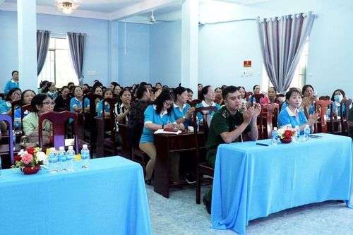Hội Liên hiệp Phụ nữ phường Cam Ranh phối hợp tuyên truyền biển, đảo