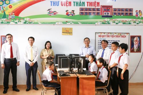 Chương trình 'Tủ sách lớp em': Hành trình gieo mầm tri thức
