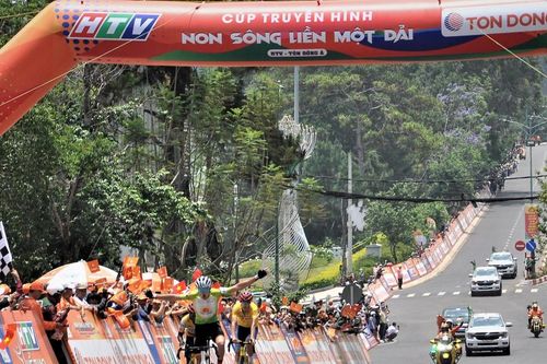 Đua xe đạp Cúp Truyền hình TP. Hồ Chí Minh: Tay đua Sergei Kulikov dẫn đầu chặng 16 từ Nha Trang lên Đà Lạt