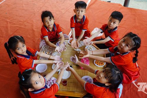 Khi Tết Hàn thực trở thành bài học trải nghiệm