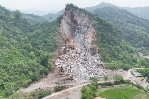 Khắc phục sạt lở tại mỏ đá Nà Cà