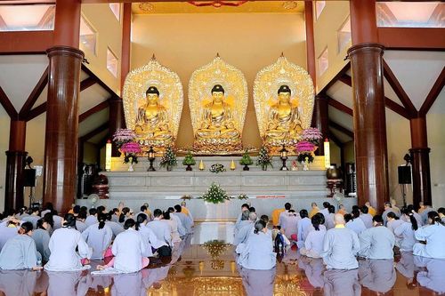 Khóa tu Ngày an lạc - Khổ vui bắt đầu từ sáu căn tại chùa Thanh Tâm (xã Bình Lợi, TP.HCM)