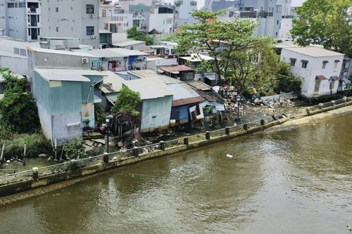 Cảnh báo an toàn khi lưu thông qua vùng hạn chế trên sông Sài Gòn
