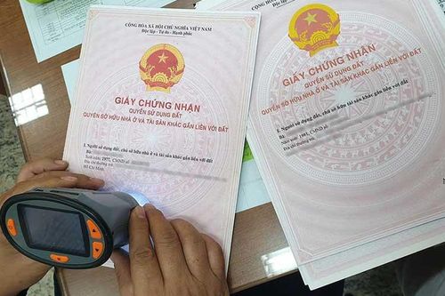 Bản tin BĐS 20/4: Xuất hiện sổ đỏ làm giả rất tinh vi ở Hà Nội, giống thật 90%