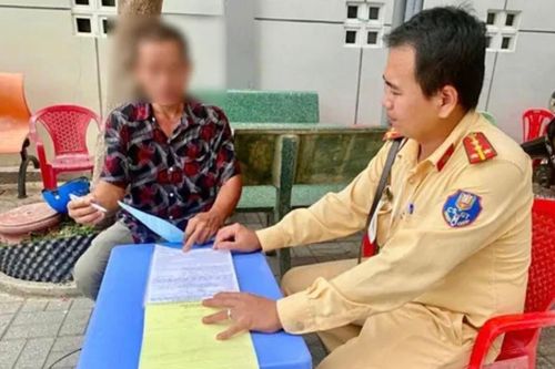 Tây Ninh: Va chạm giao thông, người đàn ông đạp ngã xe shipper rồi rời đi