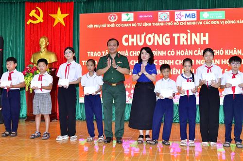 Phụ nữ Bộ Tư lệnh TP.HCM thả rùa con, trồng cây vì môi trường xanh