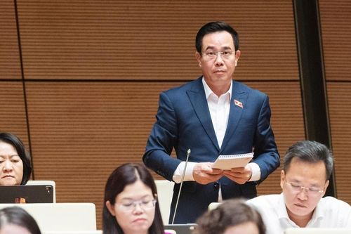 Quốc hội thảo luận ở hội trường về tình hình kinh tế - xã hội: Xây dựng lực lượng có khả năng làm chủ và biến công nghệ thành giá trị kinh tế