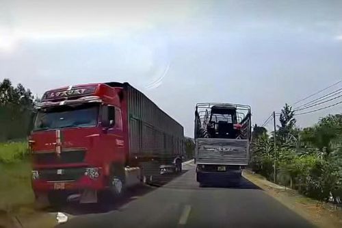 Va chạm với xe đầu kéo, hai người đi xe máy tử nạn trên quốc lộ 19C