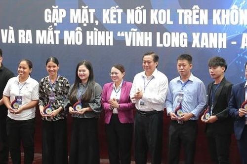 Công an Vĩnh Long tăng cường đấu tranh với thông tin xấu, độc trên không gian mạng