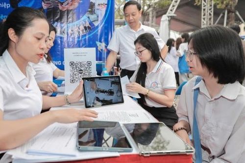 Hàng nghìn học sinh, sinh viên Hà Nội được tiếp cận cơ hội việc làm