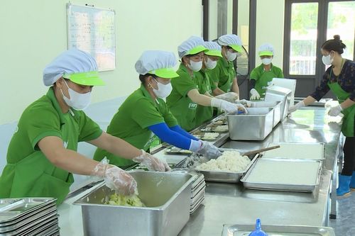 Xã Ứng Hòa siết chặt kiểm tra bữa ăn bán trú