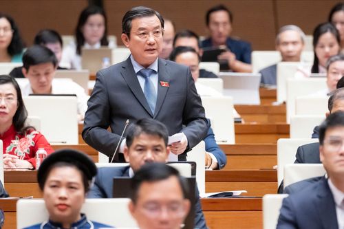 Quốc hội thảo luận tình hình kinh tế - xã hội, phấn đấu mục tiêu tăng trưởng hai con số