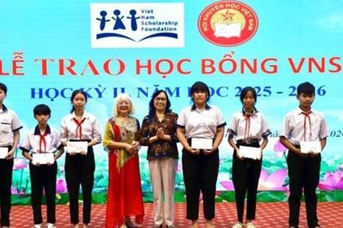 Hội Khuyến học tỉnh Đồng Tháp trao 54 suất học bổng VNSF