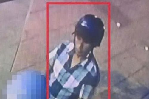 Clip người đàn ông lấy 128 triệu đồng tại máy ATM đang bị Công an truy tìm