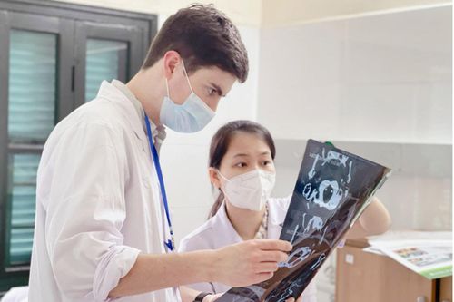 Sinh viên Oxford, Heidelberg sang Việt Nam học ca bệnh 'chỉ có trong y văn'